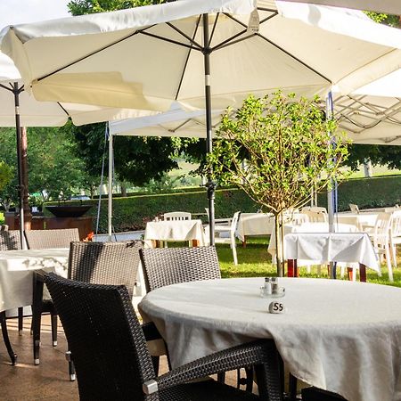 Logis Hotel Et Restaurant La Bombardiere Cuq-Toulza エクステリア 写真