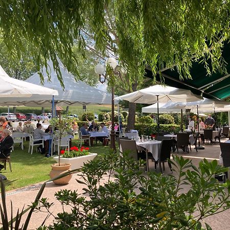 Logis Hotel Et Restaurant La Bombardiere Cuq-Toulza エクステリア 写真