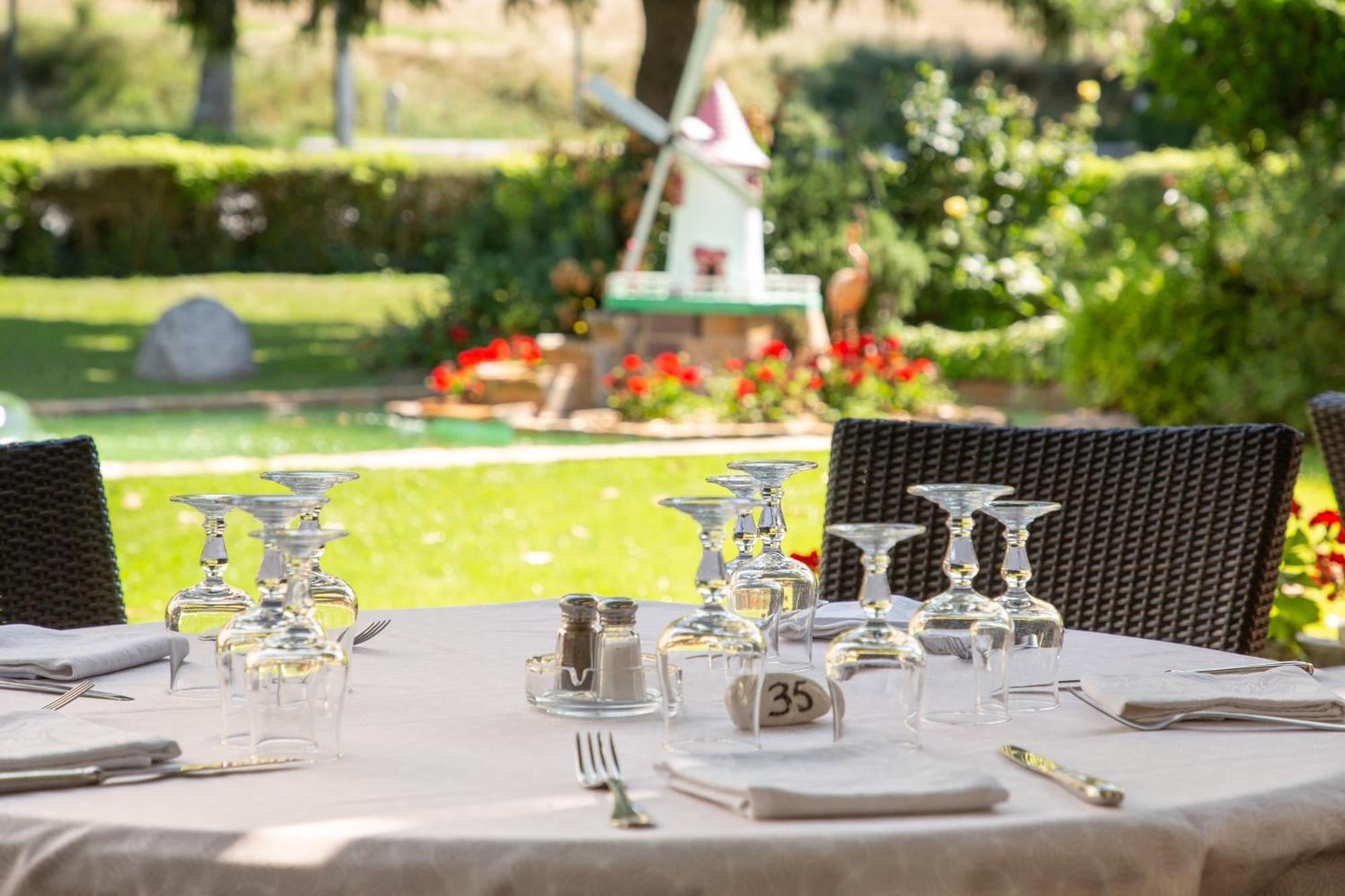 Logis Hotel Et Restaurant La Bombardiere Cuq-Toulza エクステリア 写真