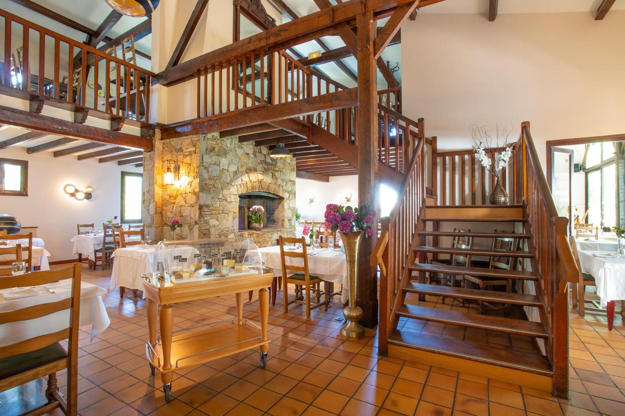 Logis Hotel Et Restaurant La Bombardiere Cuq-Toulza エクステリア 写真