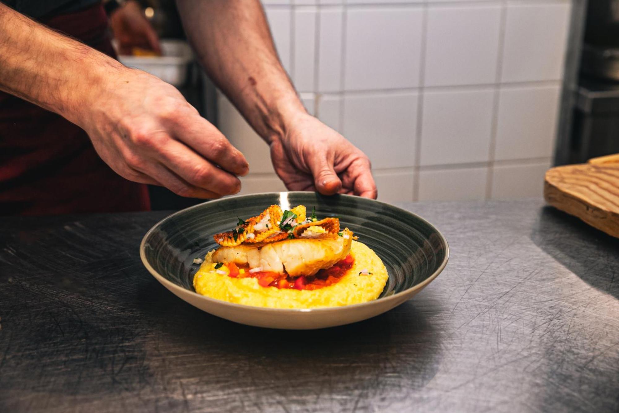 Logis Hotel Et Restaurant La Bombardiere Cuq-Toulza エクステリア 写真