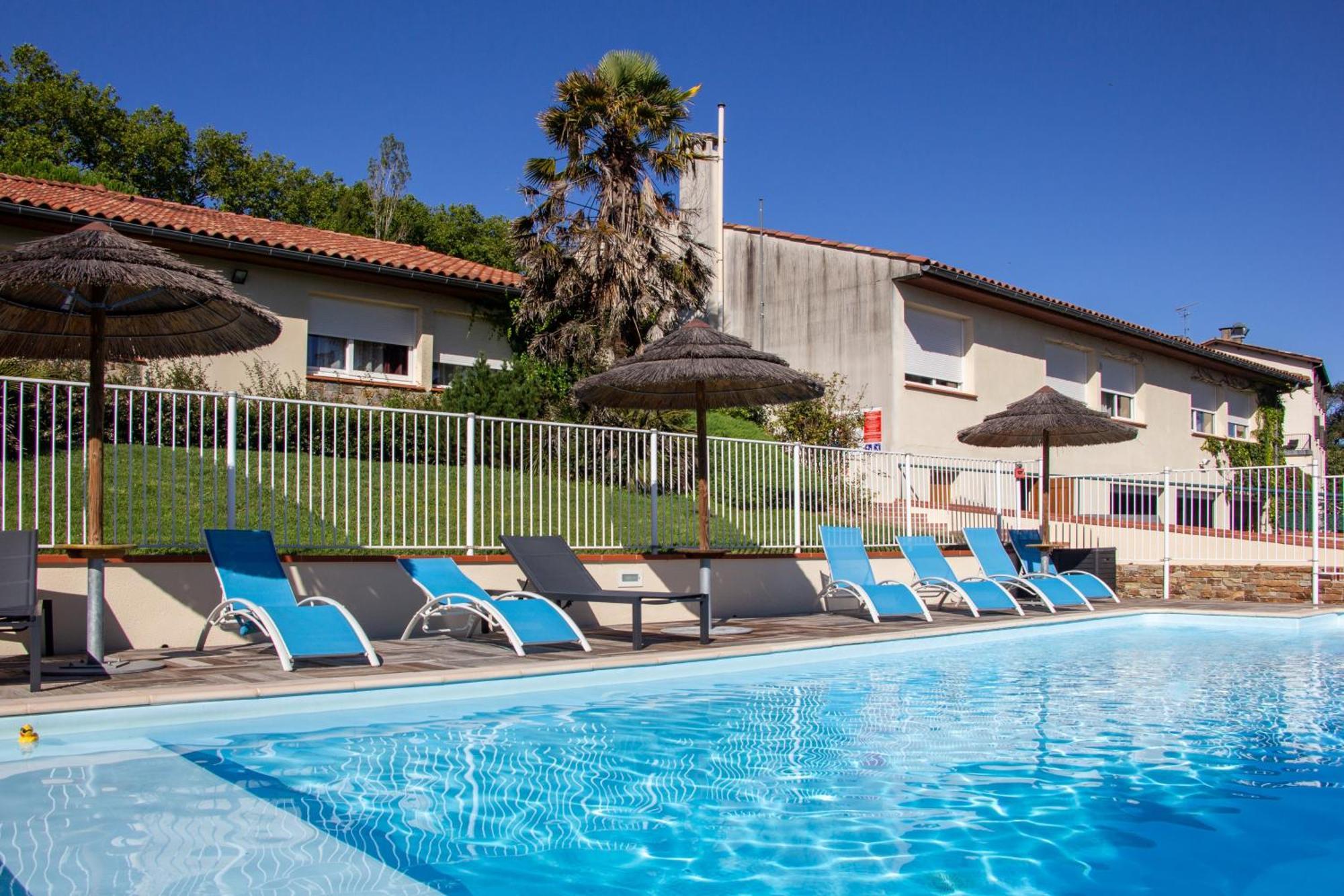 Logis Hotel Et Restaurant La Bombardiere Cuq-Toulza エクステリア 写真