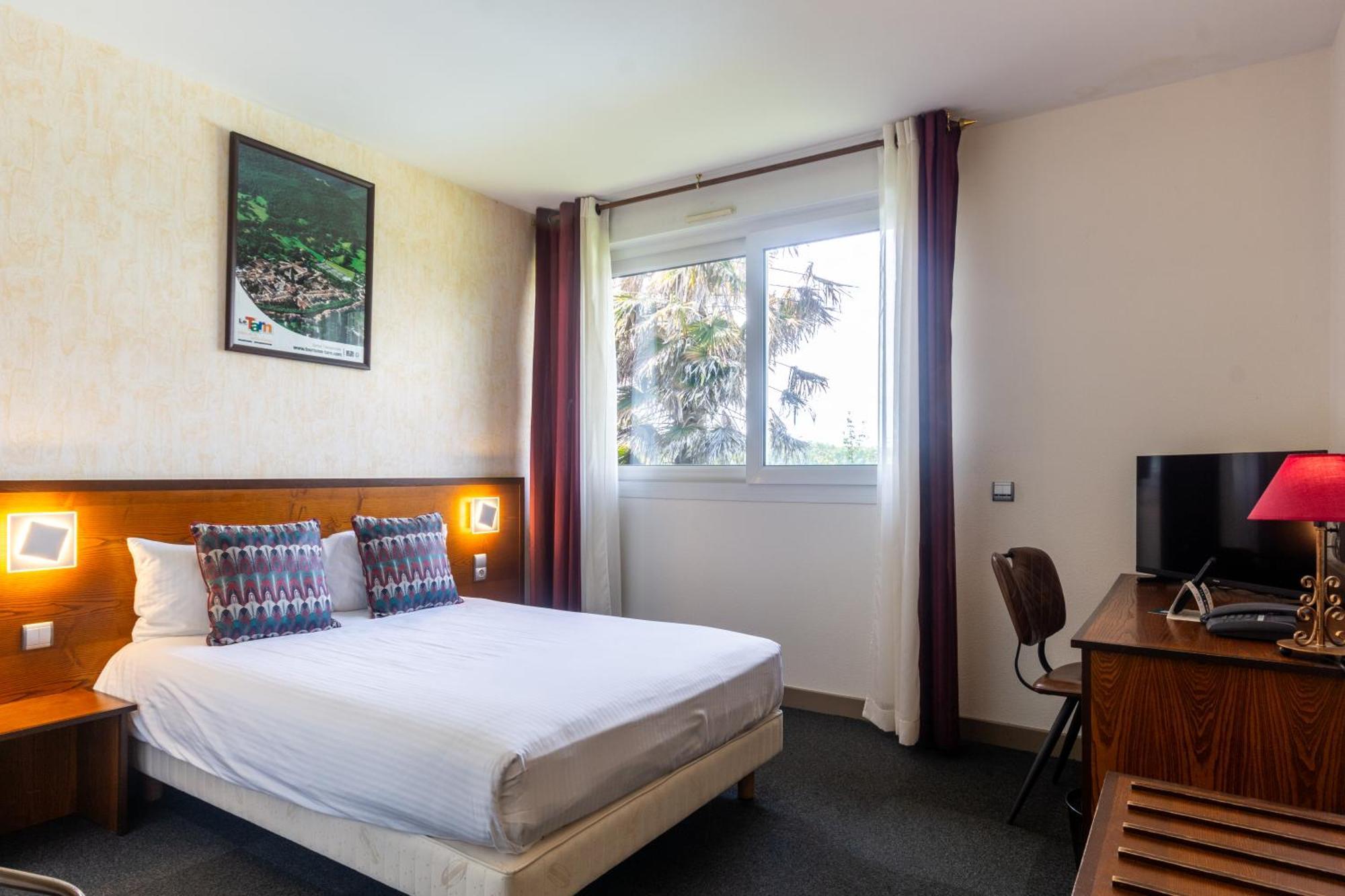 Logis Hotel Et Restaurant La Bombardiere Cuq-Toulza エクステリア 写真