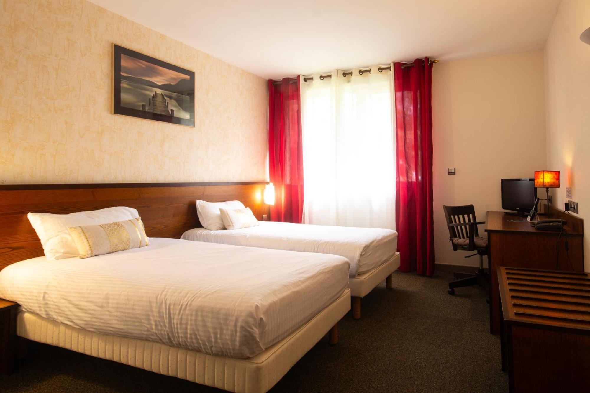 Logis Hotel Et Restaurant La Bombardiere Cuq-Toulza エクステリア 写真