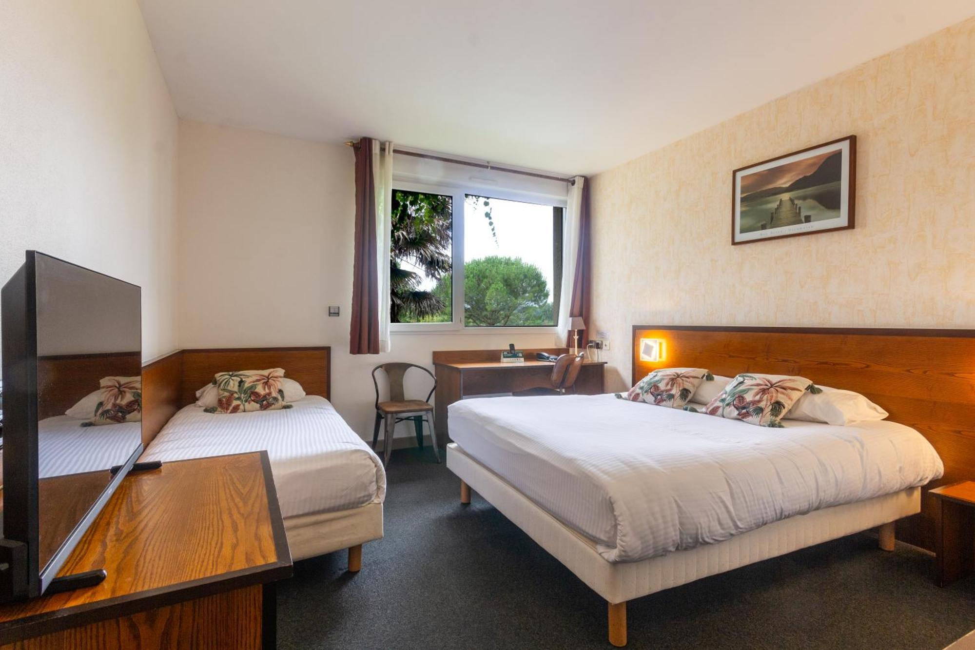 Logis Hotel Et Restaurant La Bombardiere Cuq-Toulza エクステリア 写真