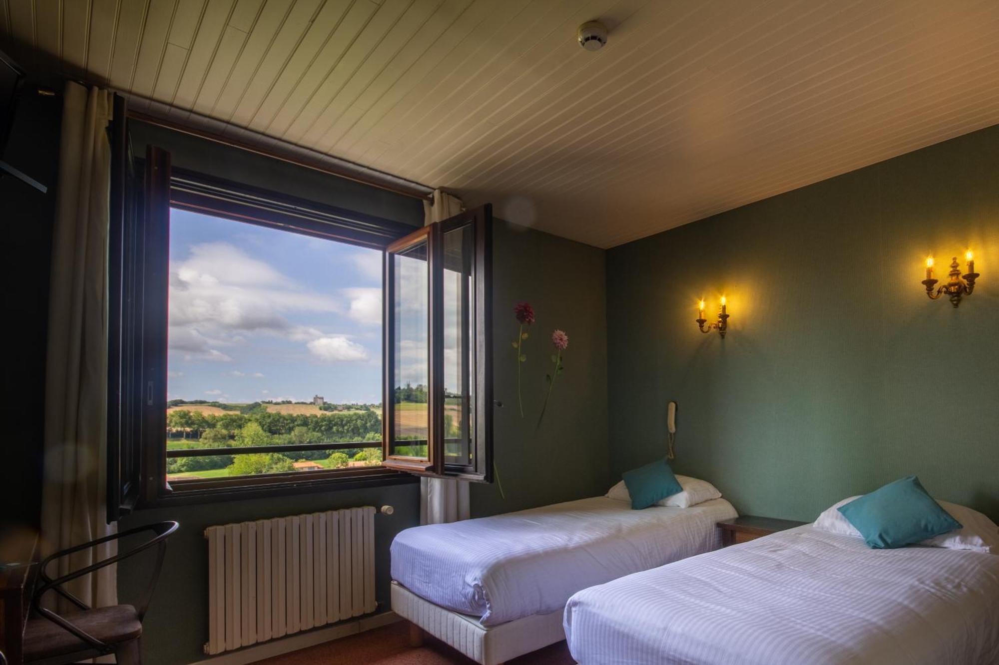 Logis Hotel Et Restaurant La Bombardiere Cuq-Toulza エクステリア 写真