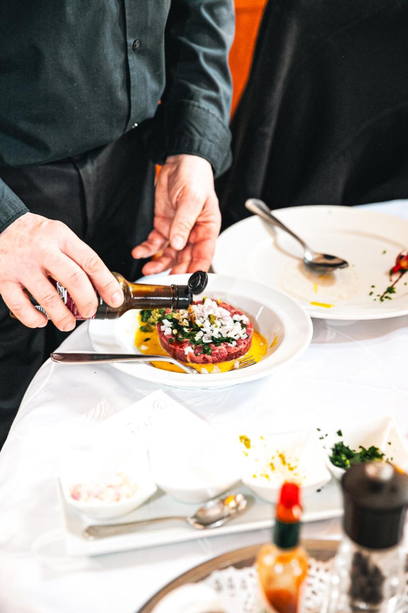 Logis Hotel Et Restaurant La Bombardiere Cuq-Toulza エクステリア 写真