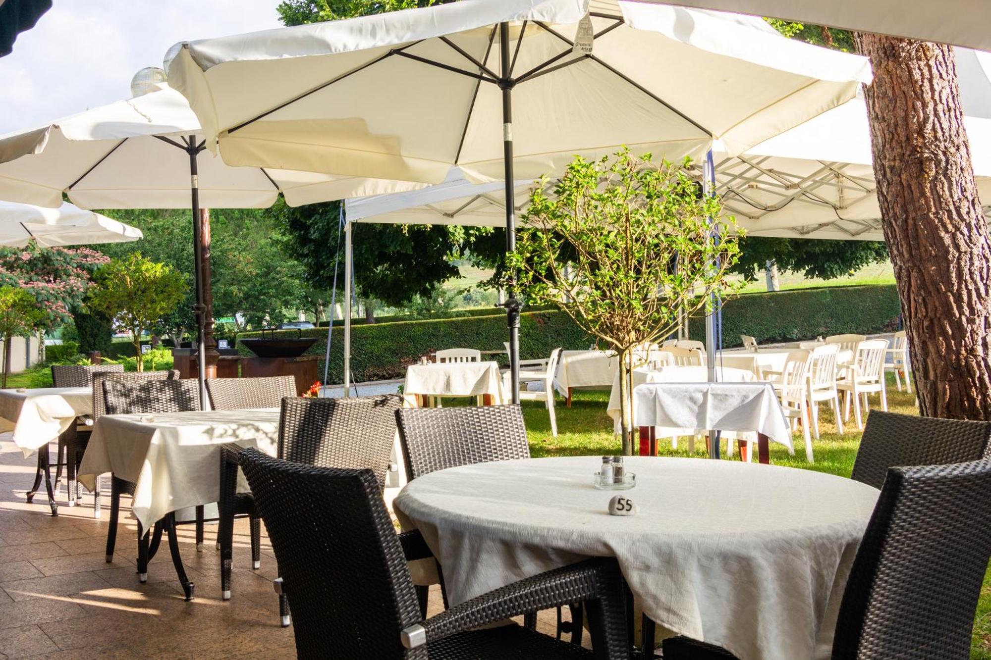 Logis Hotel Et Restaurant La Bombardiere Cuq-Toulza エクステリア 写真