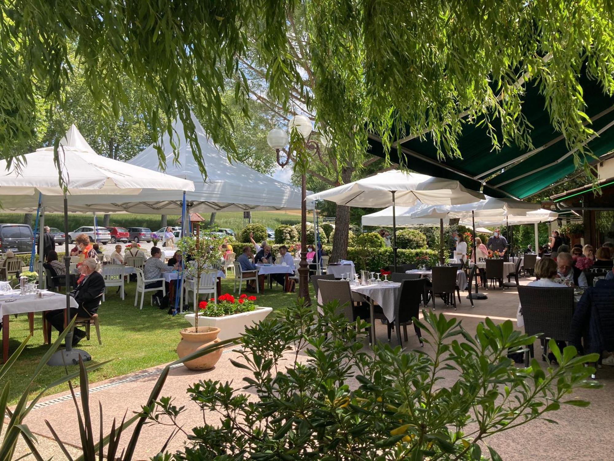 Logis Hotel Et Restaurant La Bombardiere Cuq-Toulza エクステリア 写真