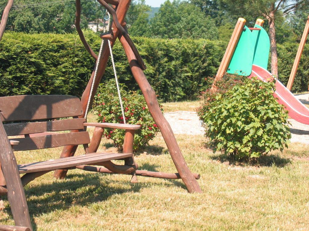 Logis Hotel Et Restaurant La Bombardiere Cuq-Toulza エクステリア 写真